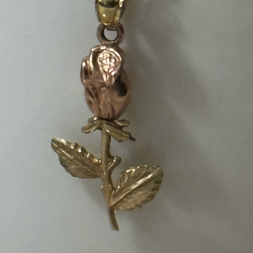 Like New Necklace-Single Rose Detail-2 Toned Yellow Gold/Rose Gold with Chain - Picture 5 of 15